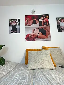 Snapshot of zafiro_mo0n chatting on February 7, 2025, 9:26 pm zafiro mo0n online show from February 7, 2025, 9:26 pm