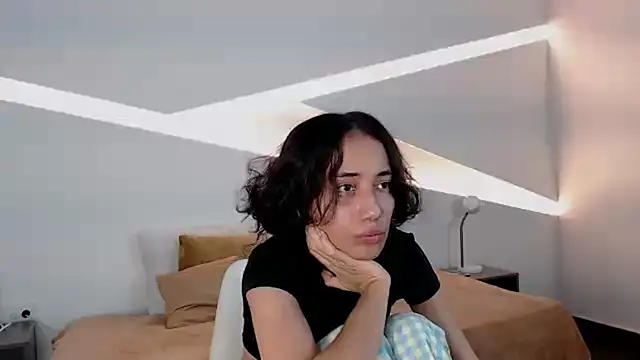 Snapshot of hot_little_bunny chatting on December 11, 2024, 8:39 pm hot little bunny online show from December 11, 2024, 8:39 pm