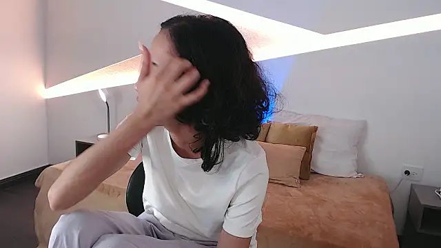 Snapshot of hot_little_bunny chatting on December 13, 2024, 9:09 pm hot little bunny online show from December 13, 2024, 9:09 pm