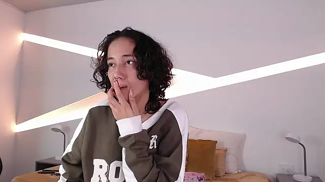 Snapshot of hot_little_bunny chatting on December 15, 2024, 9:20 pm hot little bunny online show from December 15, 2024, 9:20 pm