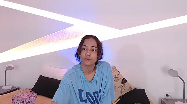 Snapshot of hot_little_bunny chatting on December 23, 2024, 4:39 pm hot little bunny online show from December 23, 2024, 4:39 pm