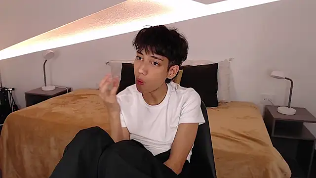 Snapshot of hot_little_bunny chatting on February 2, 2025, 9:34 pm hot little bunny online show from February 2, 2025, 9:34 pm