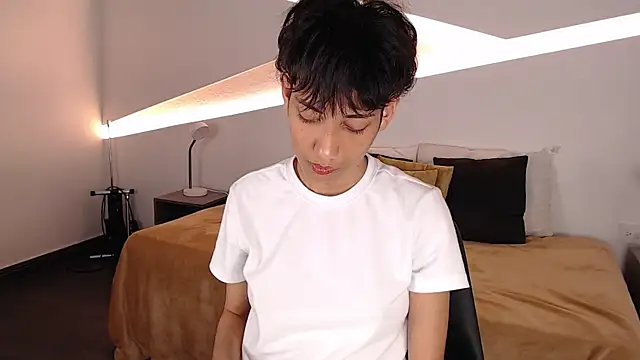 Snapshot of hot_little_bunny chatting on February 3, 2025, 12:36 am hot little bunny online show from February 3, 2025, 12:36 am