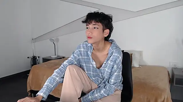 Snapshot of hot_little_bunny chatting on February 5, 2025, 9:29 pm hot little bunny online show from February 5, 2025, 9:29 pm