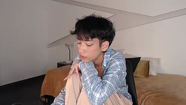 Snapshot of hot_little_bunny chatting on February 6, 2025, 12:33 am hot little bunny online show from February 6, 2025, 12:33 am