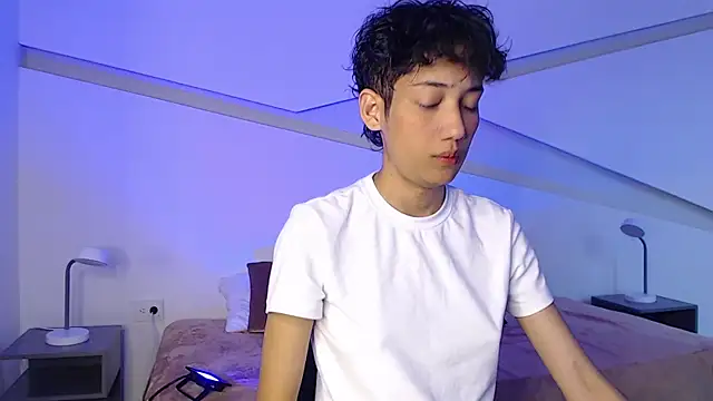 Snapshot of hot_little_bunny chatting on February 12, 2025, 8:40 pm hot little bunny online show from February 12, 2025, 8:40 pm