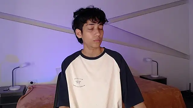 Snapshot of hot_little_bunny chatting on February 23, 2025, 8:55 pm hot little bunny online show from February 23, 2025, 8:55 pm