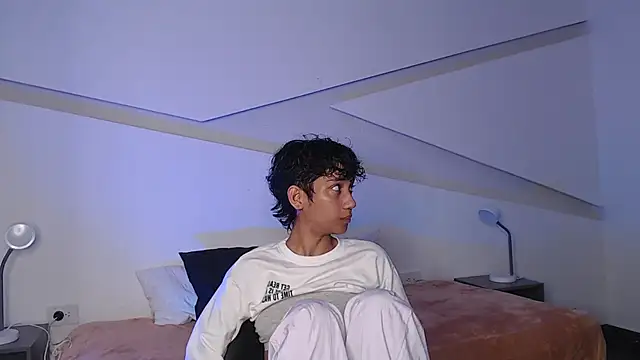 Snapshot of hot_little_bunny chatting on February 28, 2025, 9:12 pm hot little bunny online show from February 28, 2025, 9:12 pm