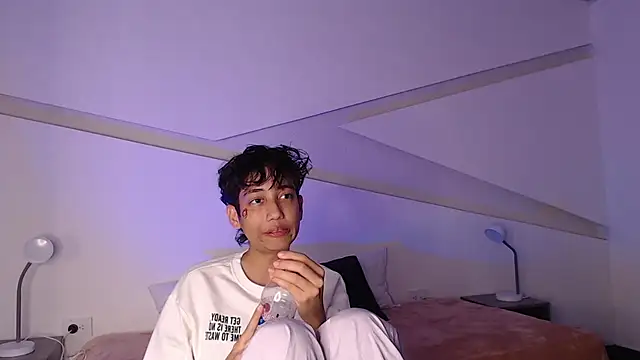 Snapshot of hot_little_bunny chatting on March 1, 2025, 12:28 am hot little bunny online show from March 1, 2025, 12:28 am