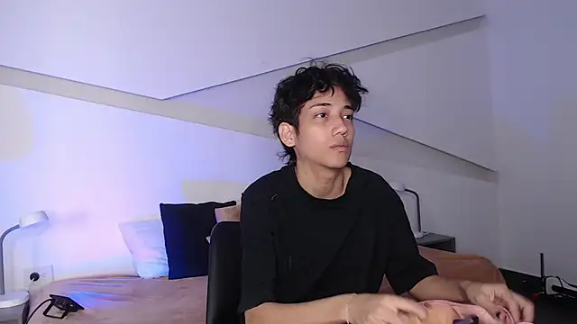 Snapshot of hot_little_bunny chatting on March 6, 2025, 8:37 pm hot little bunny online show from March 6, 2025, 8:37 pm