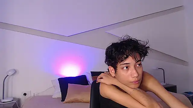 Snapshot of hot_little_bunny chatting on March 12, 2025, 9:24 pm hot little bunny online show from March 12, 2025, 9:24 pm