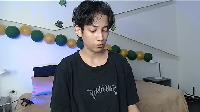 Snapshot of hot_little_bunny chatting on March 18, 2025, 8:37 pm hot little bunny online show from March 18, 2025, 8:37 pm