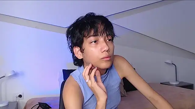 Snapshot of hot_little_bunny chatting on March 20, 2025, 9:02 pm hot little bunny online show from March 20, 2025, 9:02 pm