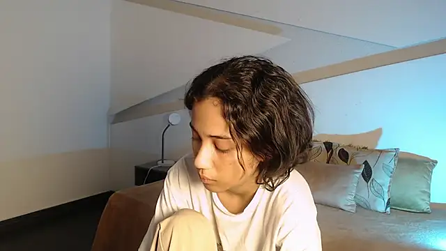 Snapshot of hot_little_bunny chatting on October 3, 2025, 9:23 pm hot little bunny online show from October 3, 2025, 9:23 pm