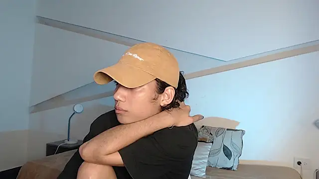 Snapshot of hot_little_bunny chatting on October 5, 2025, 9:02 pm hot little bunny online show from October 5, 2025, 9:02 pm