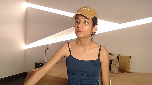 Snapshot of hot_little_bunny chatting on October 6, 2025, 9:12 pm hot little bunny online show from October 6, 2025, 9:12 pm