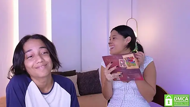 Snapshot of hot_little_bunny chatting on October 31, 2025, 9:05 pm hot little bunny online show from October 31, 2025, 9:05 pm