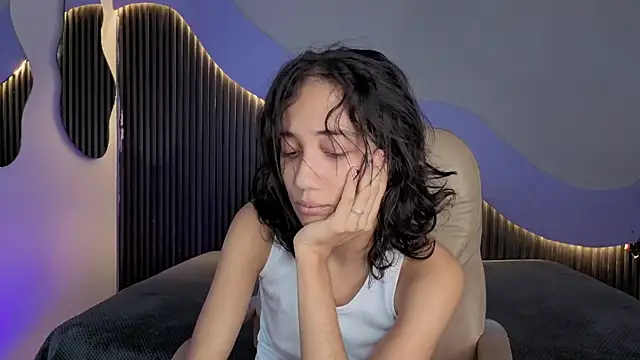 hot little bunny online show from March 25, 2026, 9:32 pm