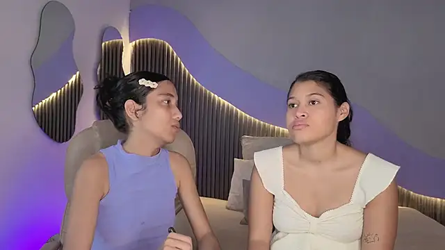 hot little bunny online show from April 23, 2026, 9:28 pm