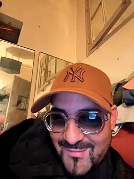 salumicha85 online show from November 6, 2025, 6:25 am