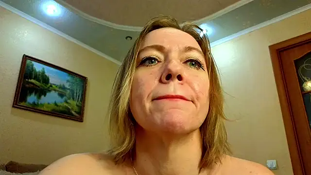 Snapshot of YourQueenX chatting on June 11, 2026, 5:27 am YourQueenX online show from June 11, 2026, 5:27 am