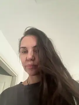 TaniaAmore online show from October 6, 2025, 9:40 am