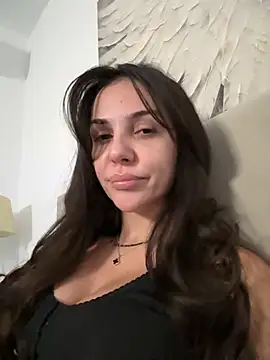 TaniaAmore online show from November 4, 2025, 4:50 pm