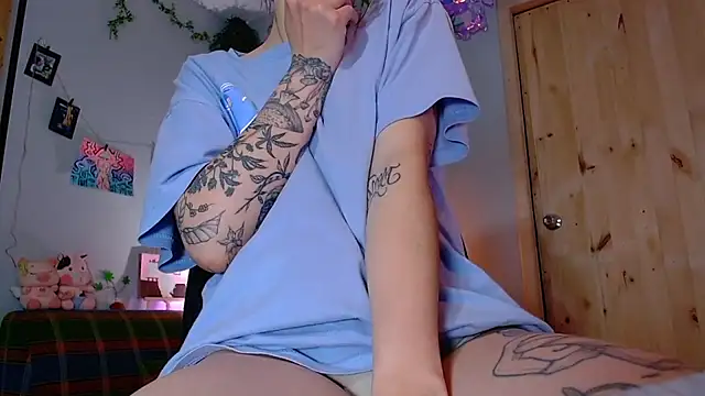 VickyJackson  online show from September 25, 2025, 5:27 pm