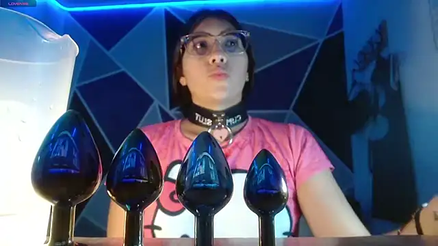 DaMikaela  online show from September 12, 2025, 6:41 pm