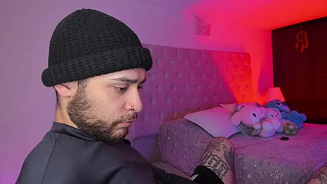 AbbyAndChris2 online show from April 28, 2026, 7:02 am