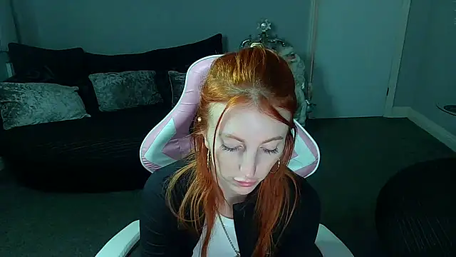 Snapshot of Red_firesquirt chatting on December 18, 2024, 2:17 pm Red firesquirt online show from December 18, 2024, 2:17 pm