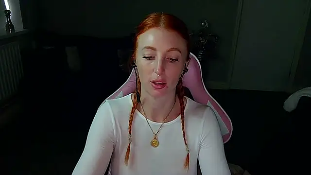 Snapshot of Red_firesquirt chatting on January 29, 2025, 2:32 pm Red firesquirt online show from January 29, 2025, 2:32 pm