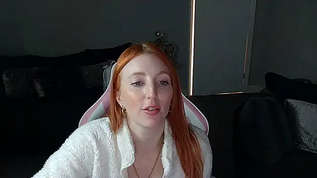 Snapshot of Red_firesquirt chatting on February 18, 2025, 2:38 pm Red firesquirt online show from February 18, 2025, 2:38 pm