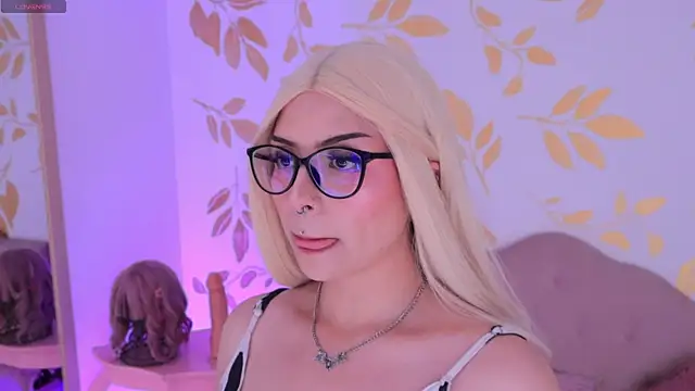 Misselektra   online show from September 19, 2025, 4:07 pm