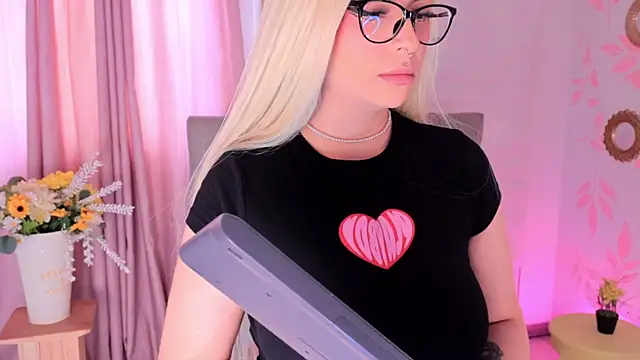 Misselektra   online show from March 7, 2026, 1:30 pm