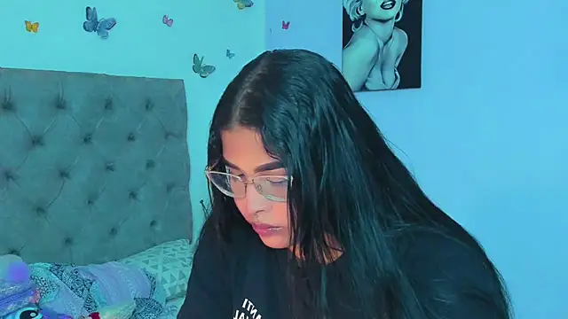 mabellfox online show from December 30, 2024, 9:50 pm