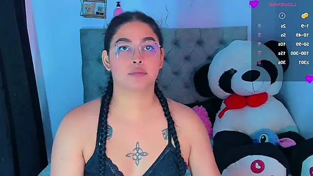 mabellfox online show from October 8, 2025, 7:44 pm