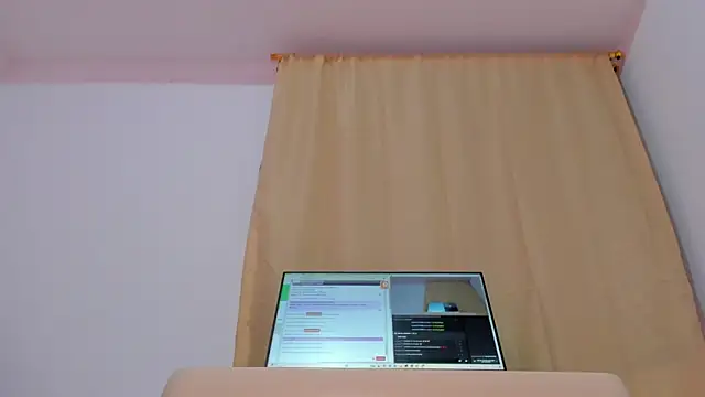 Snapshot of soyamandaa_ chatting on December 8, 2024, 12:18 am soyamandaa online show from December 8, 2024, 12:18 am