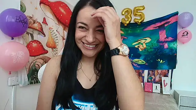 Snapshot of LovelyAzucena chatting on May 1, 2026, 2:43 pm LovelyAzucena online show from May 1, 2026, 2:43 pm