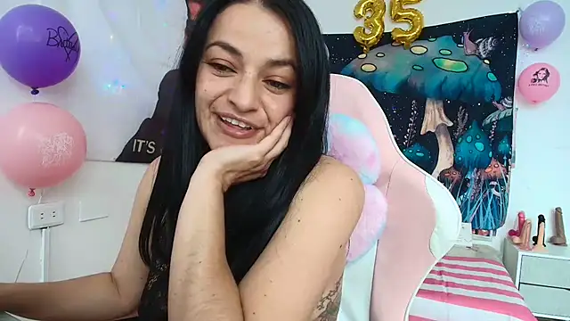 Snapshot of LovelyAzucena chatting on May 5, 2026, 2:36 pm LovelyAzucena online show from May 5, 2026, 2:36 pm