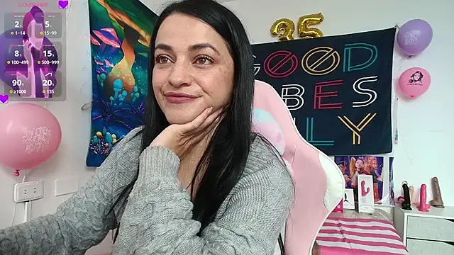 Snapshot of LovelyAzucena chatting on May 8, 2026, 2:33 pm LovelyAzucena online show from May 8, 2026, 2:33 pm