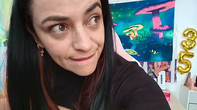 LovelyAzucena online show from June 25, 2026, 3:05 pm
