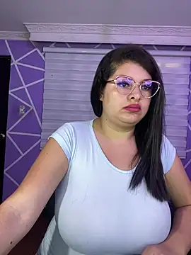 Snapshot of MiiaaJoness chatting on May 8, 2026, 3:17 pm MiiaaJoness online show from May 8, 2026, 3:17 pm