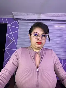 Snapshot of MiiaaJoness chatting on May 28, 2026, 4:04 pm MiiaaJoness online show from May 28, 2026, 4:04 pm