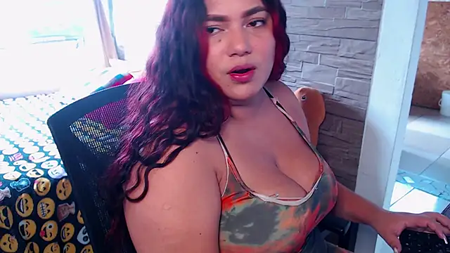 Snapshot of girl_milk2 chatting on June 1, 2026, 5:58 pm girl milk2 online show from June 1, 2026, 5:58 pm