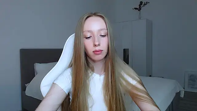 Luna insniity online show from September 17, 2025, 8:10 pm