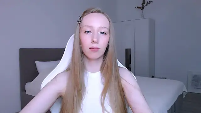 Luna insniity online show from November 10, 2025, 7:24 pm