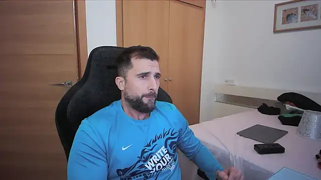 alex877x online show from November 5, 2025, 4:40 pm