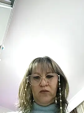 naughtymilfT online show from February 20, 2025, 5:18 pm