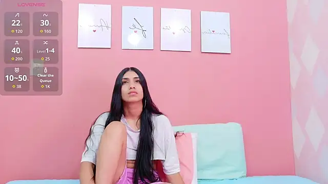 Snapshot of littlee_emilyy_ chatting on October 4, 2025, 12:30 am littlee emilyy online show from October 4, 2025, 12:30 am